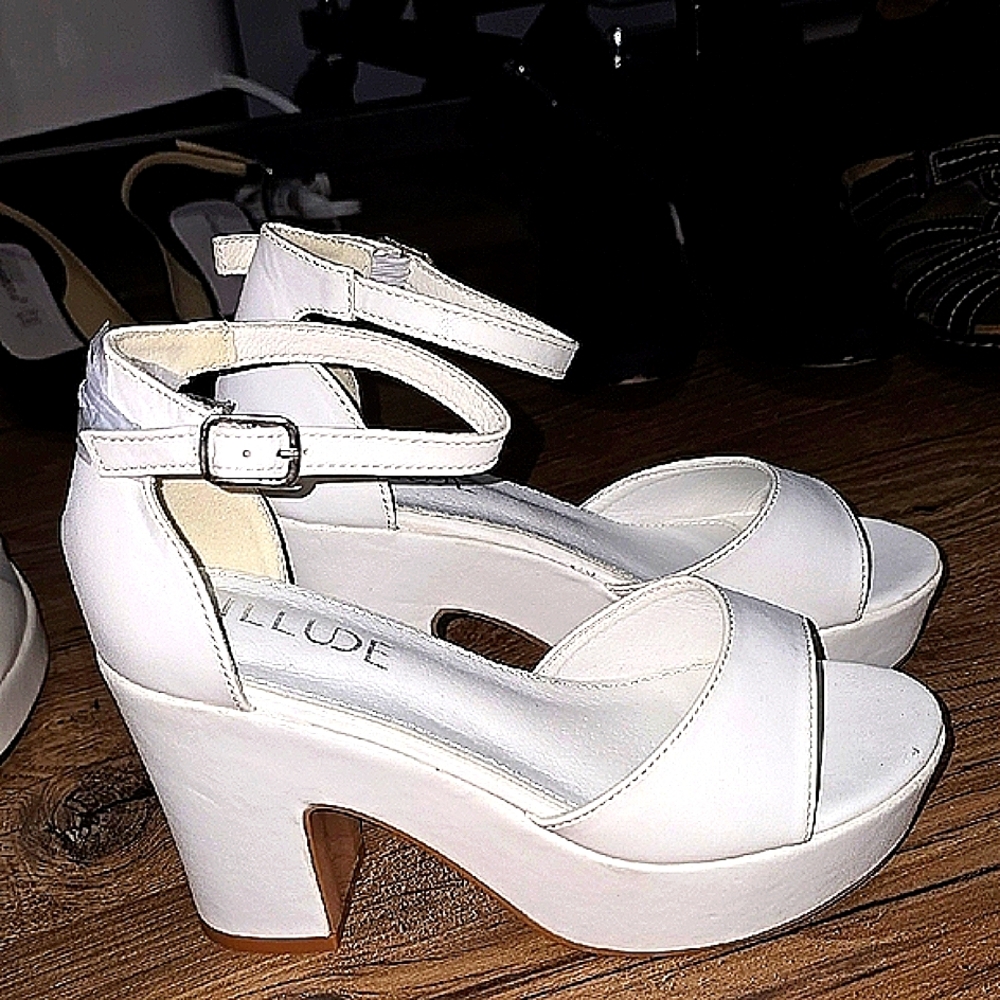 Women's White Chunky Heel NWOT - Picture 2 of 6